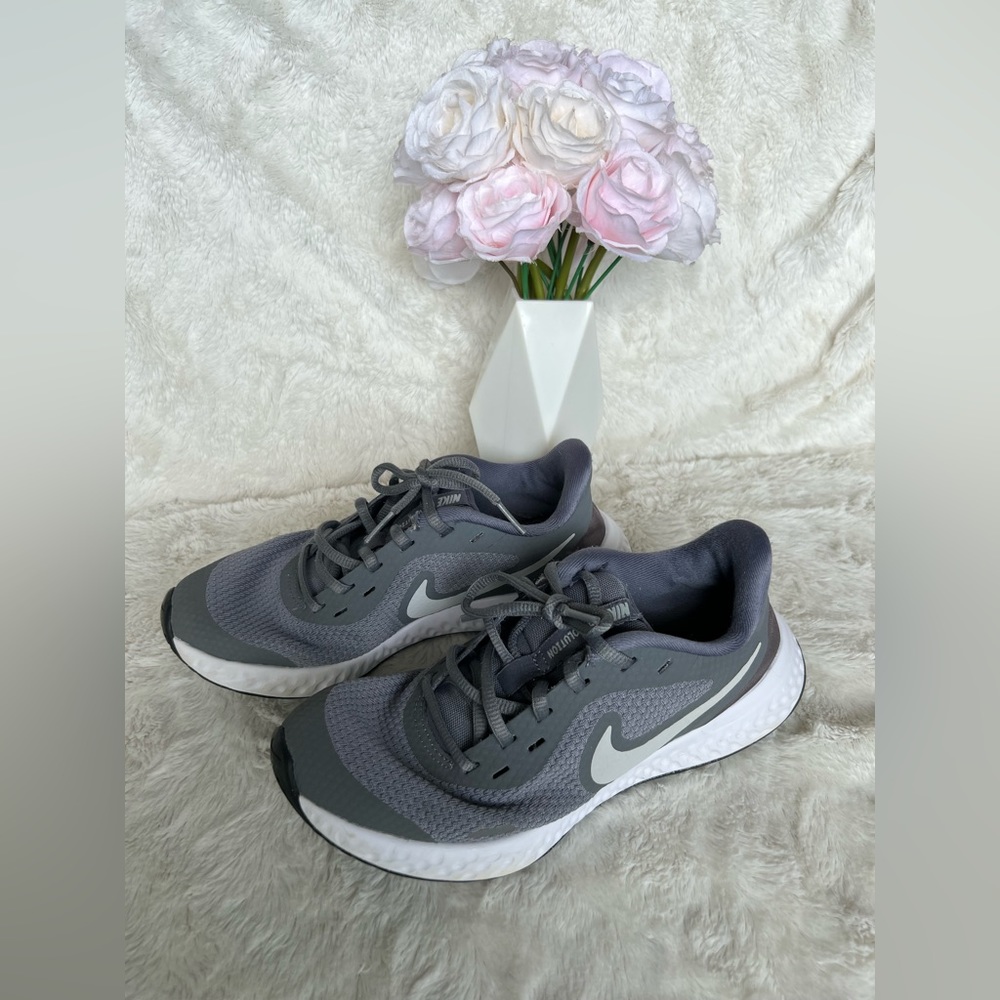 Nike Gray Youth Sneakers - Picture 4 of 11